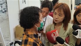 阿嬤日前出示兒子一家出遊砂卡礑時傳給她影片