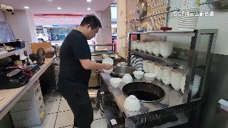 震後重建　牛肉麵業者暖供災民、警消三餐