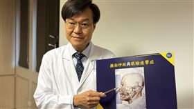 醫師籲眼瞼痙攣症及早接受治療眼瞼痙攣屬於一種特殊的局部肌張力異常症，發生率約萬分之1，書田診所腦神經內科主任醫師黃啟訓（圖）9日在衛教記者會中提醒，如果眼皮持續跳動超過2週或影響到日常生活，應盡速就醫。中央社記者沈佩瑤攝  113年4月9日