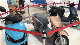 基隆青年電動機車預算通過 附帶決議不限品牌基隆市長謝國樑提出「公益青年電動機車」計畫，基隆市議會5日下午通過新台幣3億8340萬元追加預算，但附帶決議請市府提供不限品牌的電動機車（圖）補助方案。中央社記者王朝鈺攝 112年6月5日