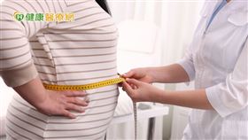 美國糖尿病學會（ADA）2023年起，將「血糖管理與體重控制」調整為糖尿病患者主要的治療目標之一，與器官保護同等重要。