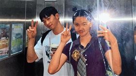 ▲袁澧林（左二）在台灣拍戲壓力大時，常與王可元（左一）相約打排球。（翻攝自袁澧林IG）