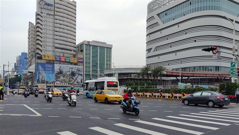 高雄火車站商圈沒落遭質疑　店家曝心聲　