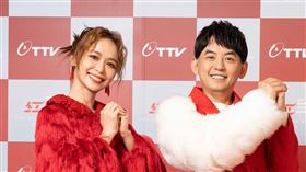 （左起）陳明珠、黃子佼、YELLOW黃宣擔任《紅白》主持人！（圖／台視提供）　