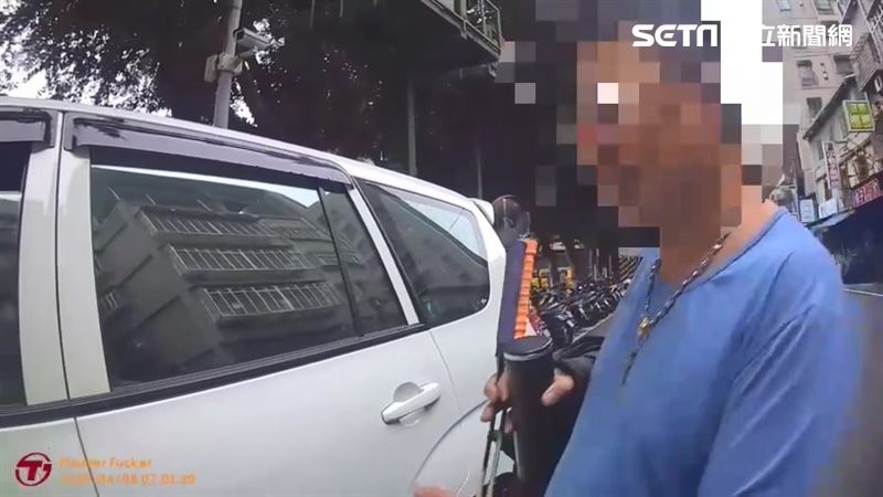 張男違停遭開單。（圖／翻攝畫面）