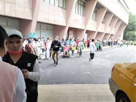 北市聯醫陽明院區突然失火。（圖／醫師蘇一峰提供）