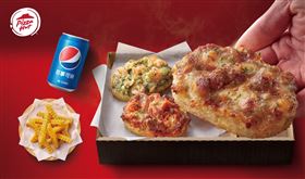 必勝客慶「起司飯圈圈」上市，即日起至4月29日，平日外帶免費享有升級套餐優惠。（圖／品牌業者提供）