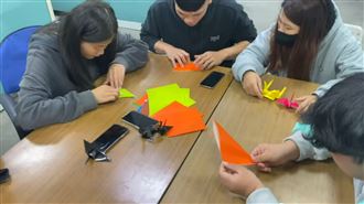 地震巨石壓斷腿高三生命危　師生募款祈福