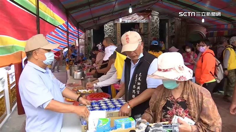 回鑾點心站換葷食！澎湃烤肉、章魚燒補給