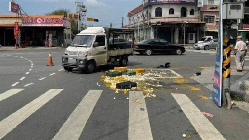「5籃生雞蛋」掉柏油路！高溫直曬成煎蛋