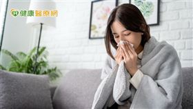 流感在症狀上主要為發熱、咳嗽、咽痛、口乾、流鼻涕、鼻塞、頭痛、全身痠痛、乏力，部分患者會有嘔吐或腹瀉的症狀。