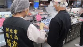 0402衛生局稽查藏壽司淡水站前店。（圖／新北衛生局提供）