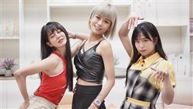 戴平雅（白癡公主）、李明珊（丟丟妹）、鄭茵聲。（圖／華映娛樂提供）