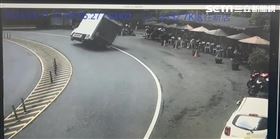 新北市,新店,北宜公路,財貿彎,翻車