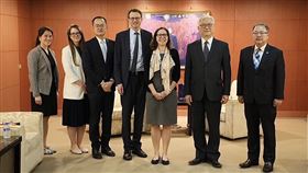 夏立言見羅森伯格。（圖／國民黨提供）