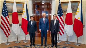 美日菲峰會。（圖／翻攝自President Joe Biden臉書）