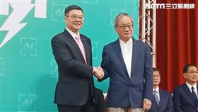 ▲第二波內閣，內定行政院長卓榮泰（左）、內定文化部長小野（李遠）（右）。（圖／記者盧素梅攝影）