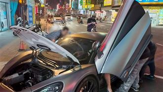 開千萬麥拉倫路上拋錨　受困車內警助脫困