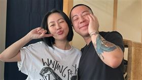 化妝師巧遇小S，他放上兩人合照後也不禁驚呼「本人皮膚吹彈可破，狀態在線」。（圖／翻攝自小紅書）