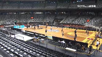 搭建縮時影片曝！大巨蛋兩天變身T1籃球場