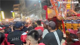 大甲媽回鑾行程延誤，抵達永樂街天后宮後，僅停駕2分鐘就出發，創下史上停駕時間最短紀錄。（圖／翻攝畫面）