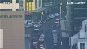 澳洲大型商場Westfield Bondi Junction今日發生砍人事件。（圖／AP授權）