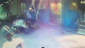 和美警方公布密錄器，強調「員警遭攻擊」才會開槍。（圖／翻攝畫面）