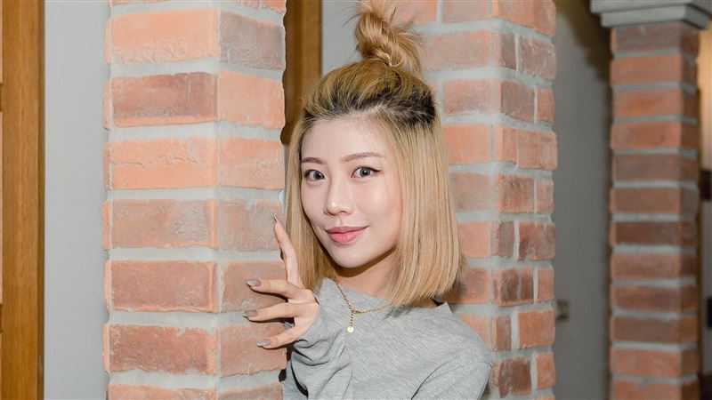 遇恐怖情人掐脖　女神心軟：我帶你看醫生