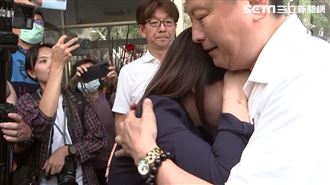 捲大姑詐騙案！徐巧芯痛哭倒在傅崐萁懷裡