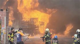 雲林碾米廠狂燒6小時！延燒隔壁生技公司