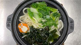 民眾反映兒童新樂園美食街吃到發黃高麗菜，北捷表示已更換食材。（圖／北捷提供）