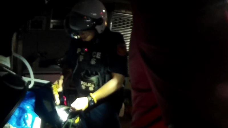 超糗！台南洗車工攜槍毒約妹吃消夜被逮