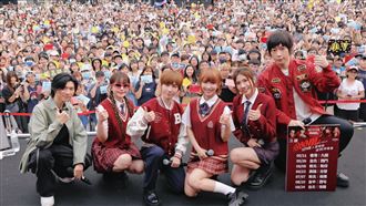 女團唱到一半！五月天阿信驚喜登場當嘉賓