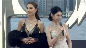 第42屆香港金像獎，鄧麗欣（左）和「大馬女神」林明禎。(圖／翻攝ViuTV)