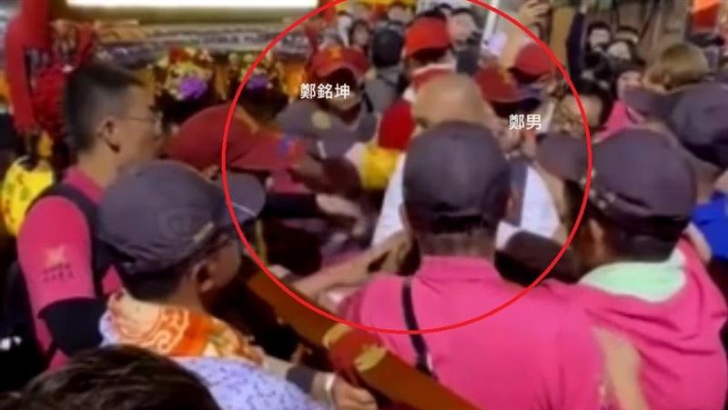 男揹女嬰擋轎控告副董出拳　大甲警回應了