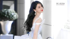 Angelababy擔任第42屆香港金像獎頒獎人。（圖／翻攝微博）