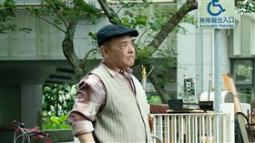 小亮哥（左）演出戲劇