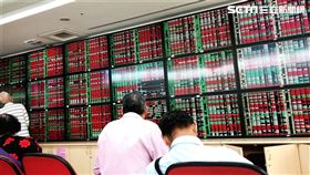 台股　股市　股票　開盤　紅盤　證券行（圖／記者戴玉翔攝影）