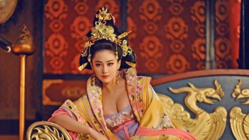 40多個奶娘輪番上陣！小皇帝偏愛她還娶了