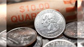 美國加州14歲少年誤食25分美元硬幣，硬幣垂直卡在聲帶間長達6小時。（25分美元示意圖／翻攝Pixabay）