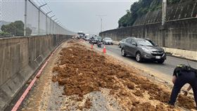 新北市，淡水，關渡橋，砂石車，滲漏