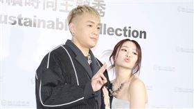 陳芳語（右）和男友陳彥文（左）首度公開合體。（圖／記者邱榮吉攝影）