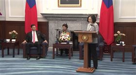 蔡總統接見巴拉圭參議院議長歐斐拉總統蔡英文（右）16日在總統府接見巴拉圭共和國參議院議長歐斐拉（Silvio Adalberto Ovelar Benitez）