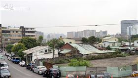 花蓮強震後，各界關注危老都更的聲音不斷。立法院內政委員會昨（15）日通過臨時提案，要求內政部研議延長危老容積時程獎勵時間，內政部同意照案辦理，至於都更條例修法，預計三個月內提出草案。