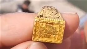 中國一名男子在3年前遺失一枚金戒，如今竟找回來了！（圖／翻攝自「我是農村的」）
