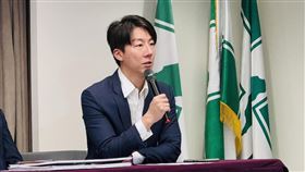 民進黨召開「走對的路、世界的台灣- 318學運十週年回顧」記者會，發言人吳崢、立委吳沛憶、基隆市議員張之豪、前立委蔡培慧以及中華經濟研究院助研究員王國臣（圖／民進黨提供）