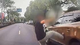 v糾紛持刀踹1200