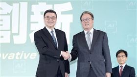 準閣揆卓榮泰（左）今（16）日公布宜蘭縣前代理縣長陳金德（右）出任工程會主委。（圖／民進黨提供)