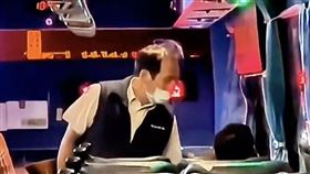 「靠北三小」司機怒拿掃把趕乘客　真相曝