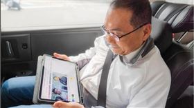 新北市長侯友宜發文回應撞臉賀軍翔，獲網友好評。(圖／翻攝侯友宜IG)